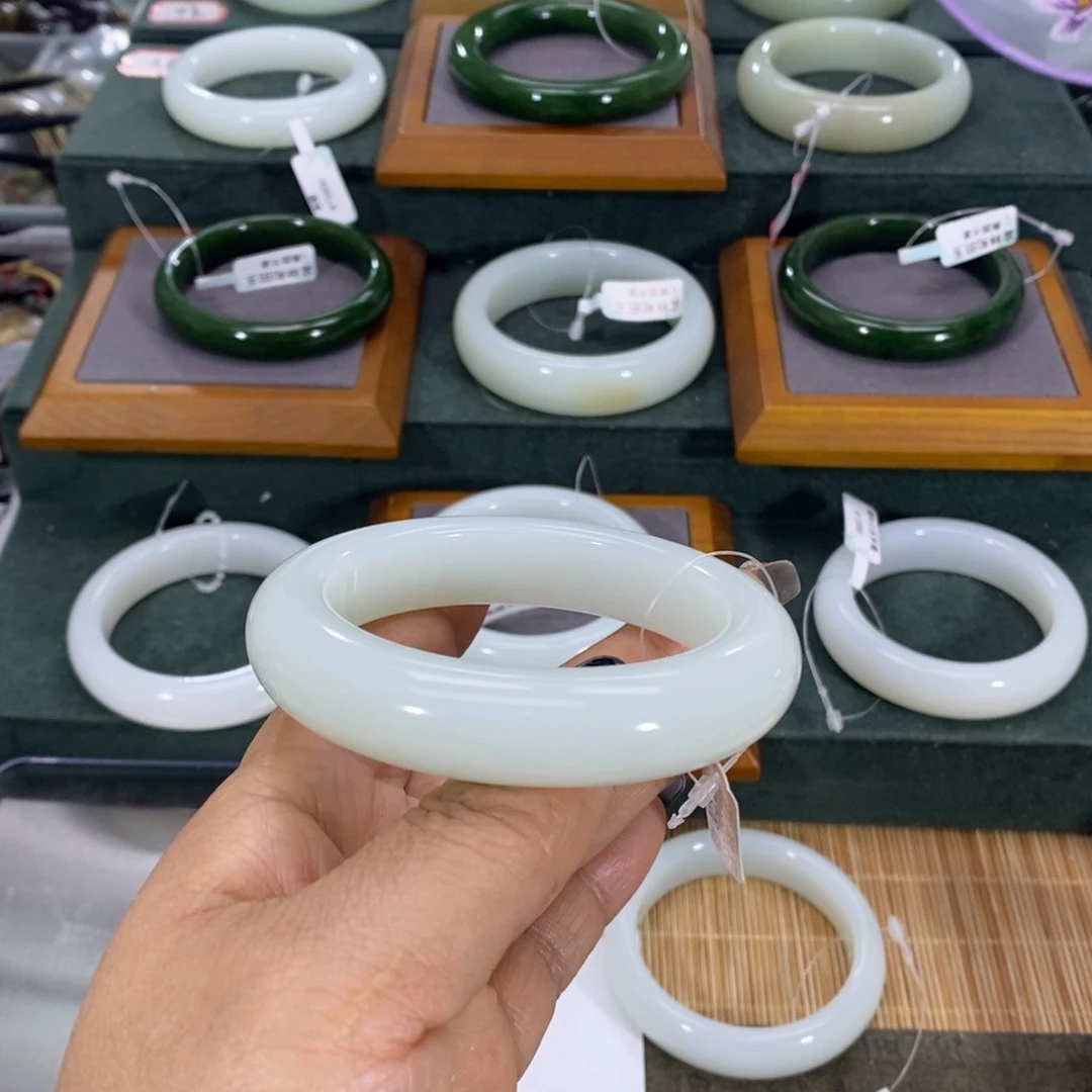 和田玉手镯未镶嵌