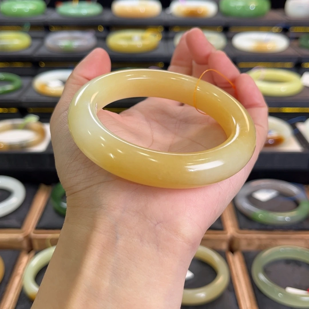 和田玉未镶嵌手镯