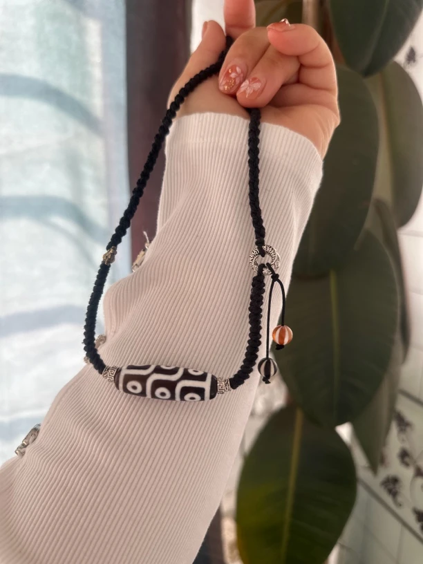 天然玛瑙材质，九眼！纯手工编绳