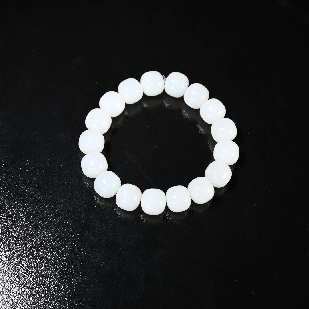 Lot8806 2511070036和田玉手链/保利