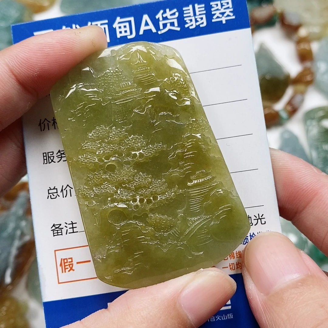 翡翠未镶嵌颈饰山水