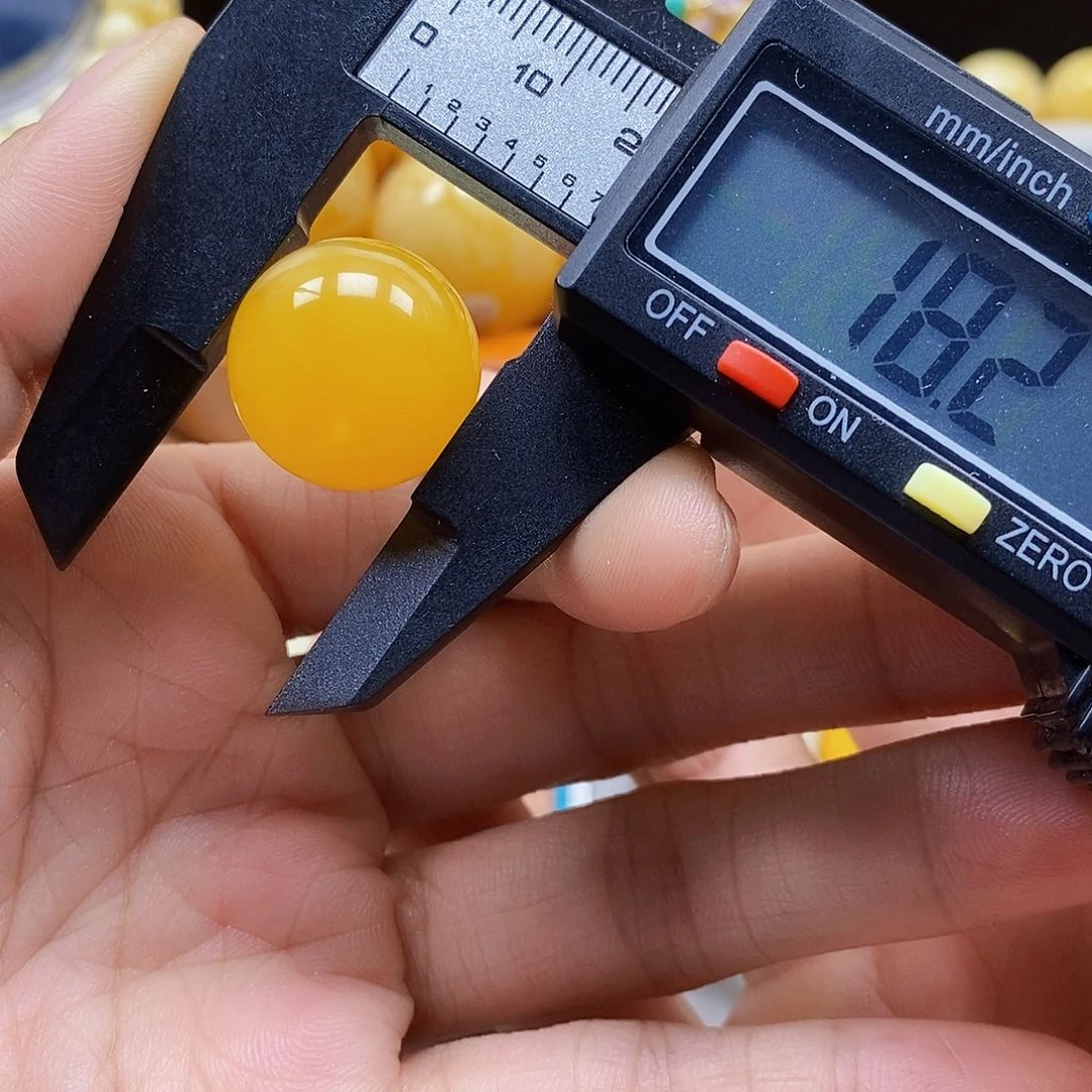 未镶嵌琥珀珠宝奇石