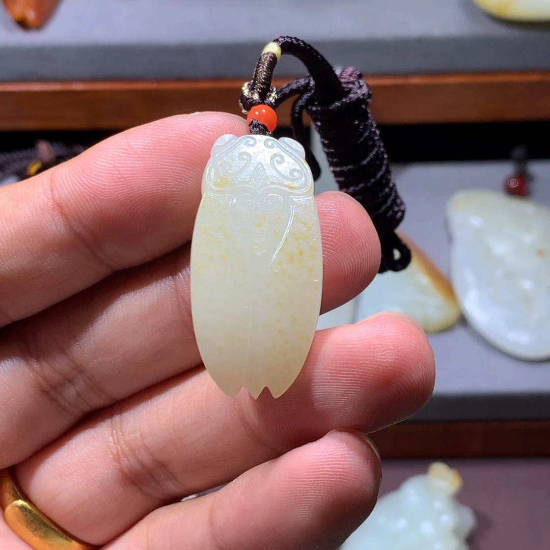 王***、和田玉未镶嵌颈饰