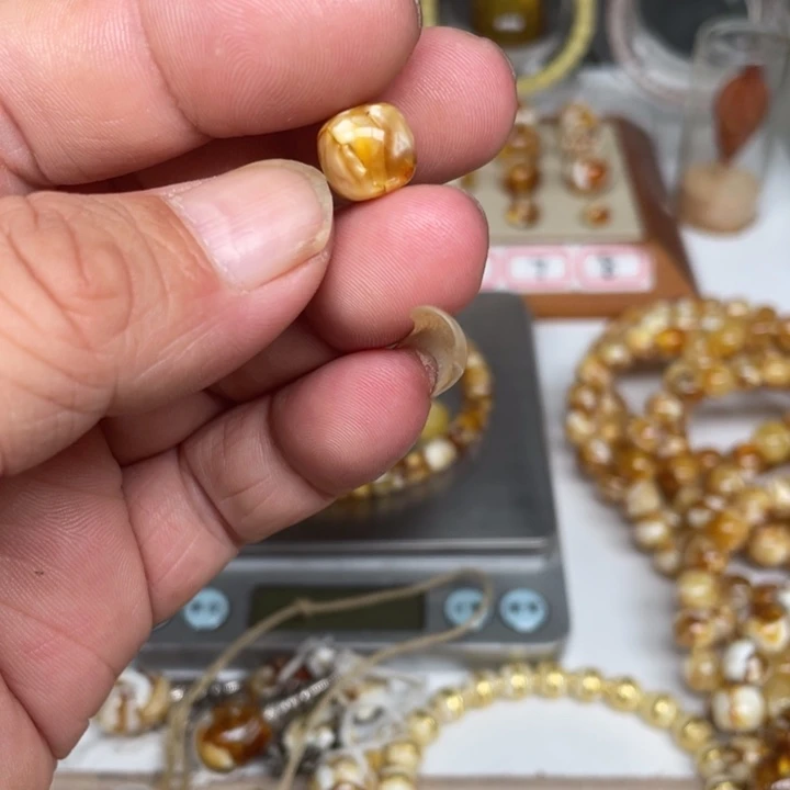 琥珀未镶嵌裸石93号