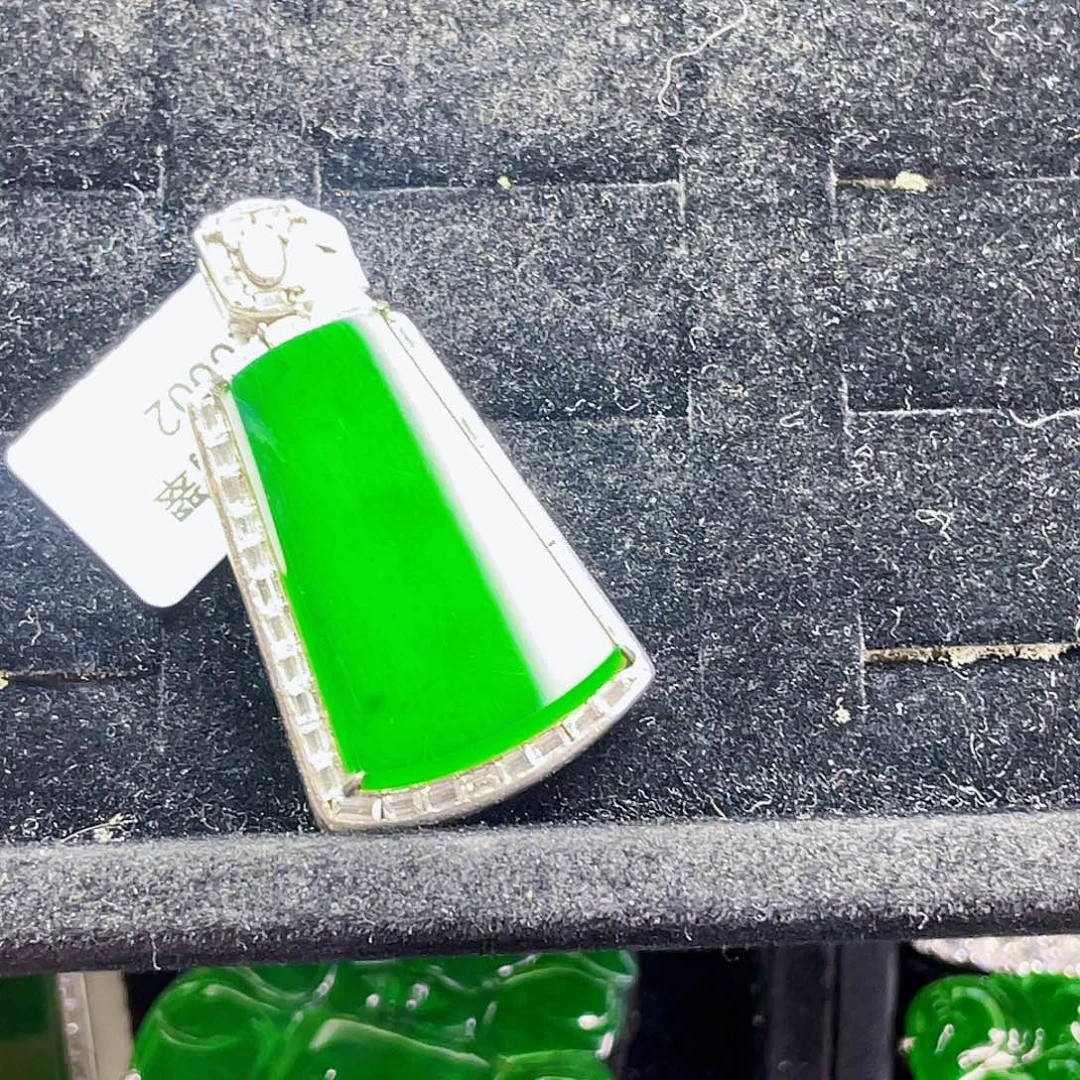 翡翠未镶嵌颈饰51