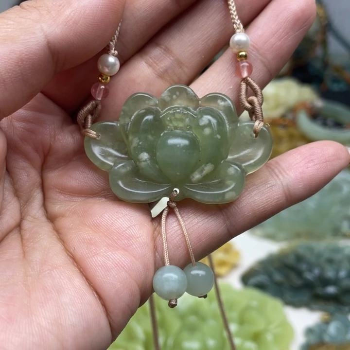 蛇纹石玉未镶嵌颈饰