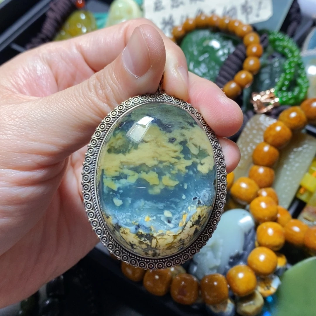 蛇纹石玉未镶嵌颈饰