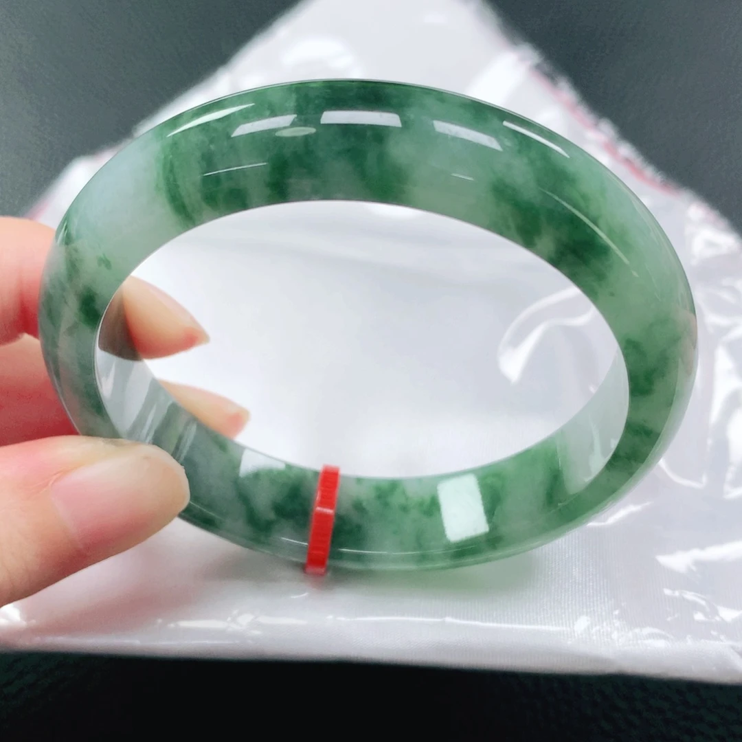 翡翠手镯未镶嵌56圈