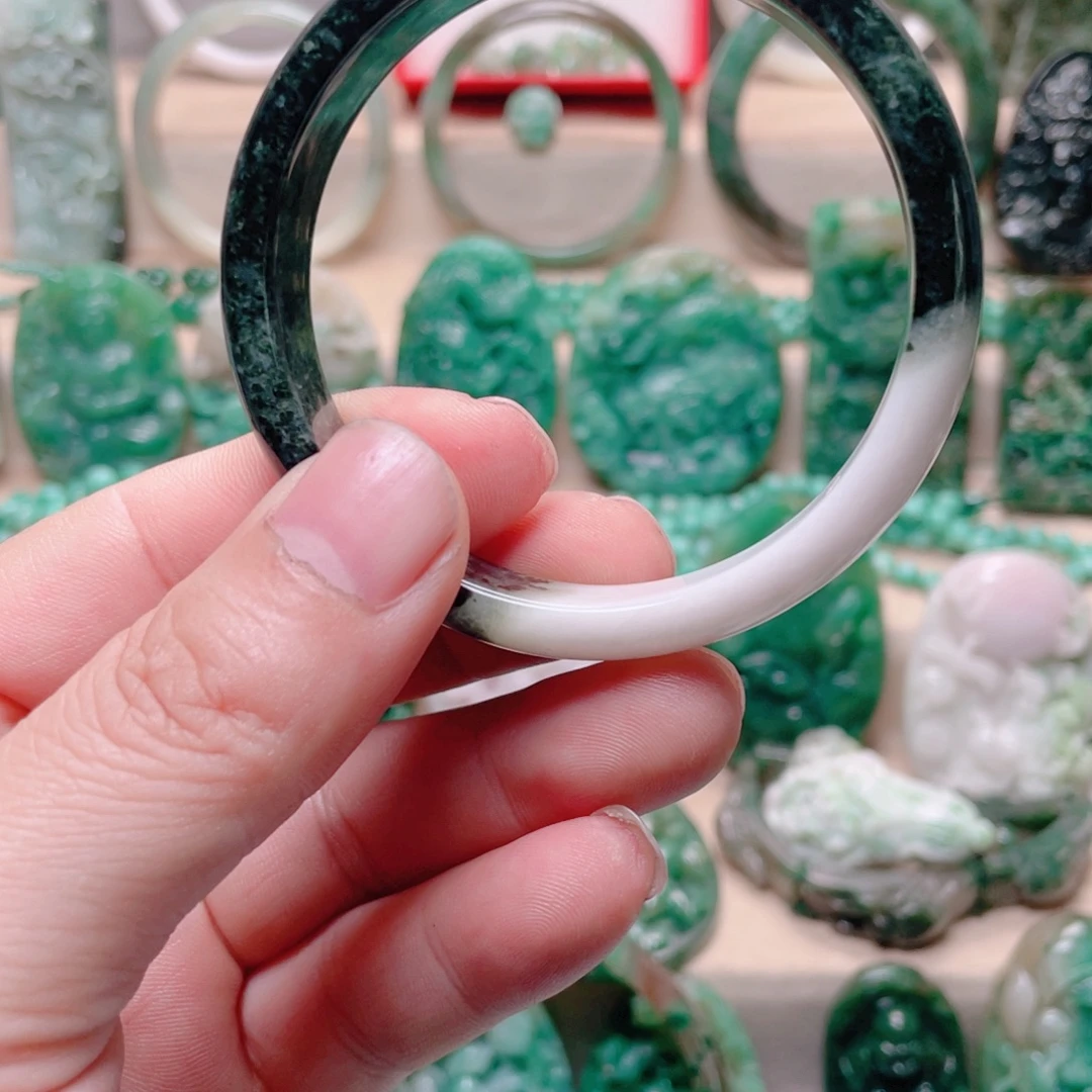 独山玉未镶嵌手镯