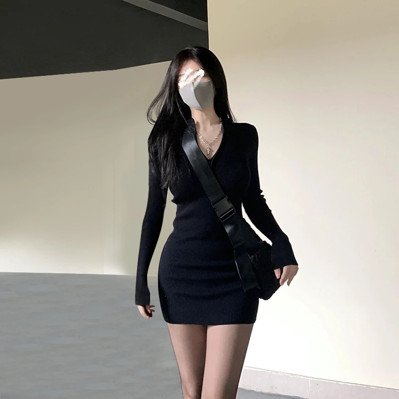 黑色修身小黑裙包臀裙秋冬裙子女款爆款2024新款高级感内搭连衣裙