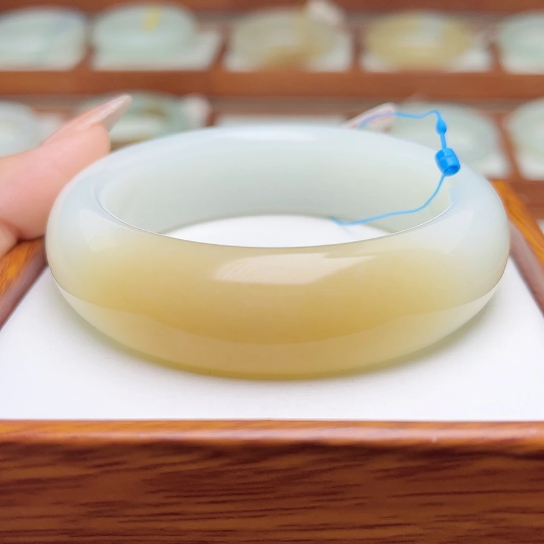 和田玉手镯未镶嵌57.7