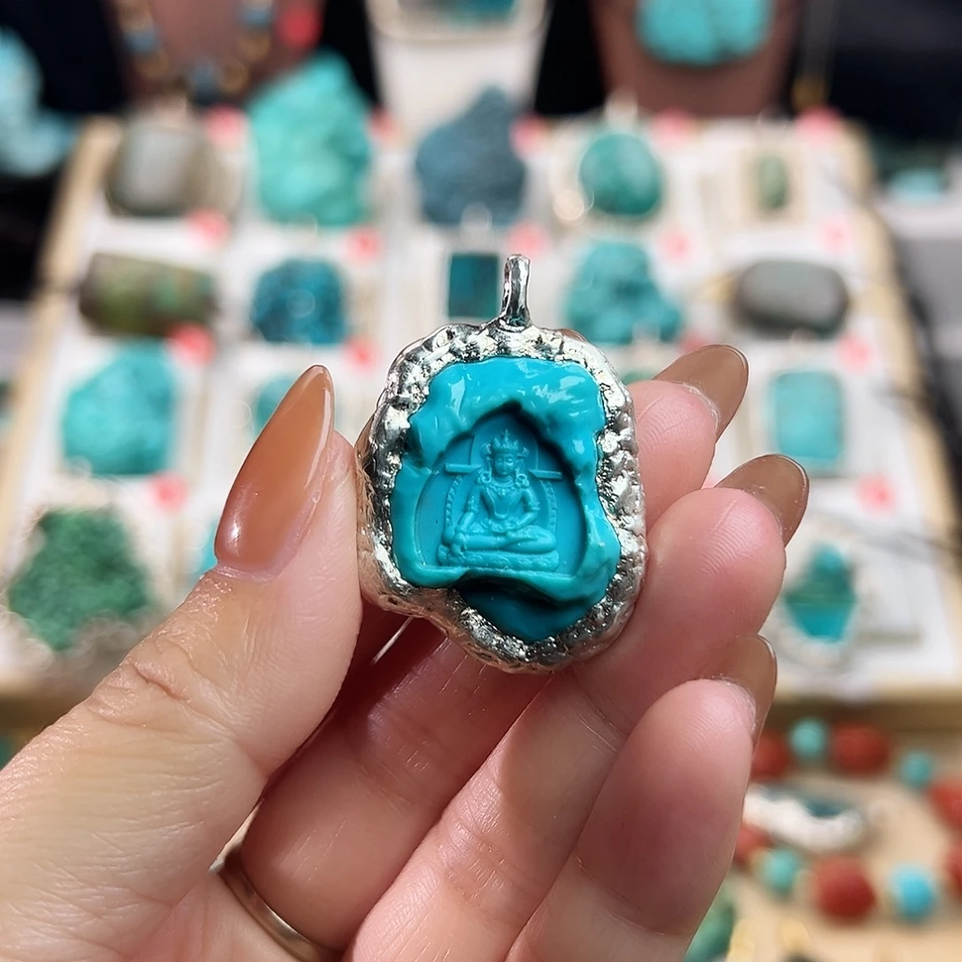 绿松石未镶嵌颈饰