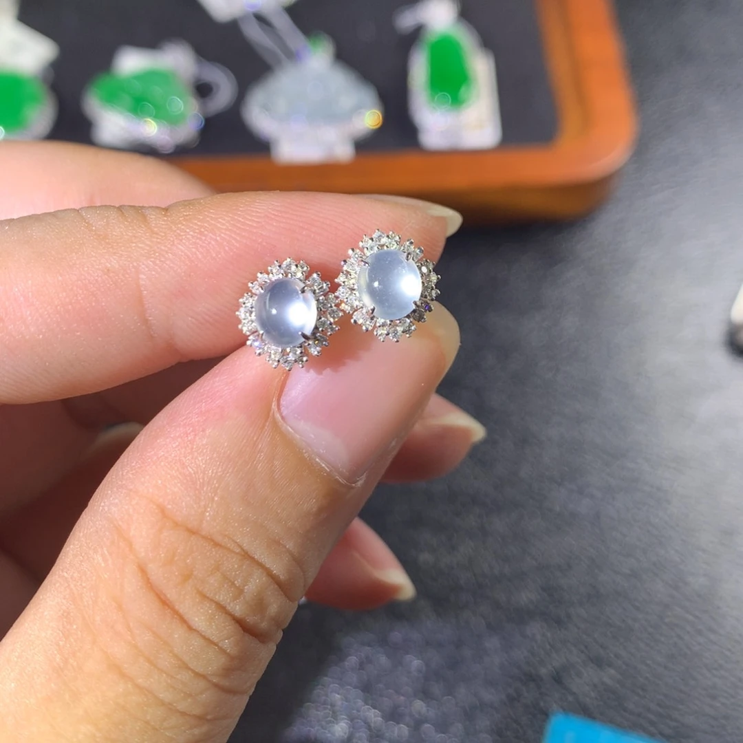 18K金镶嵌翡翠耳饰翡翠