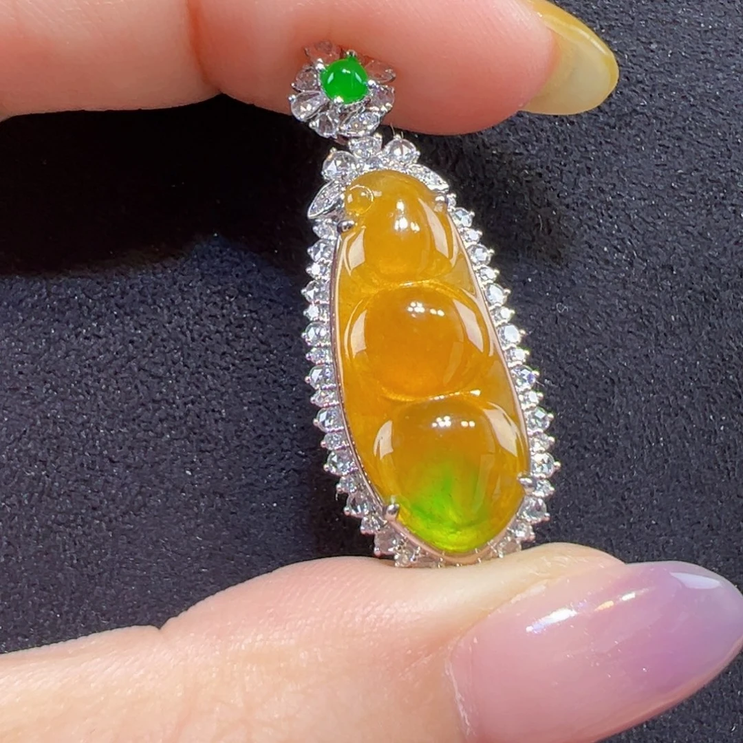 18K金镶嵌翡翠耳饰福豆