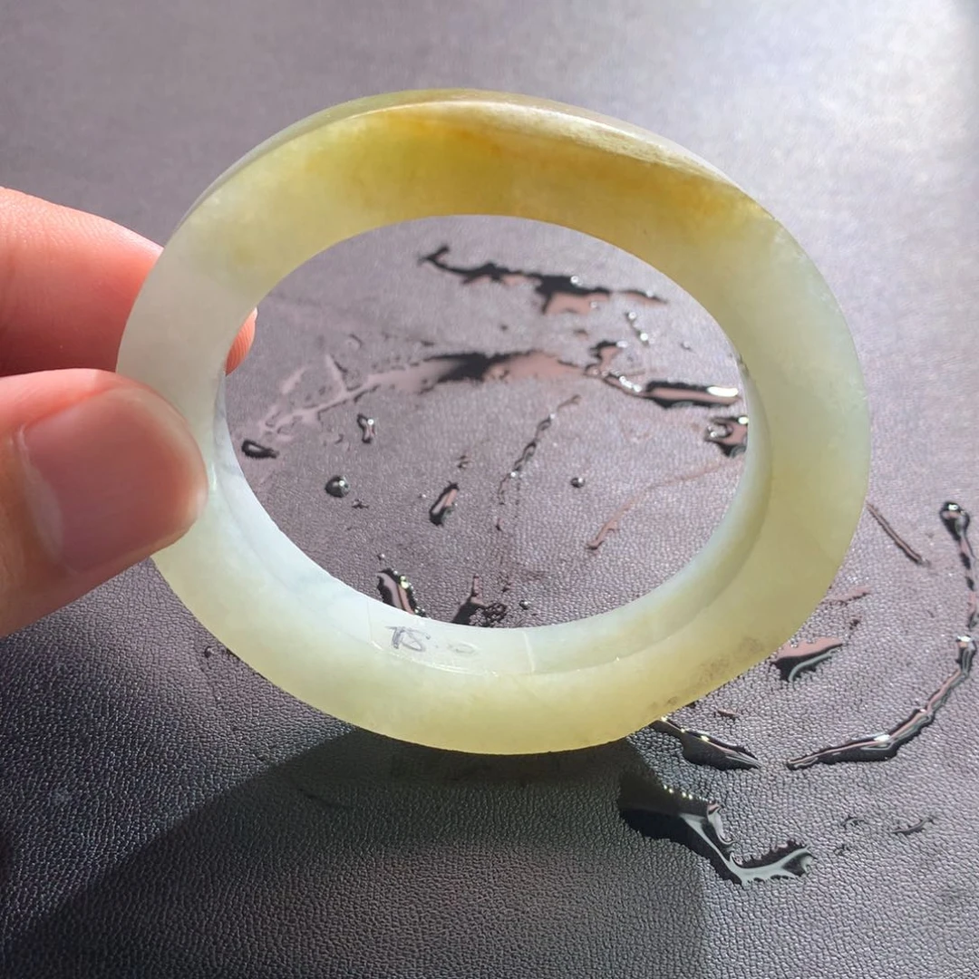 未镶嵌翡翠手镯定制翡翠