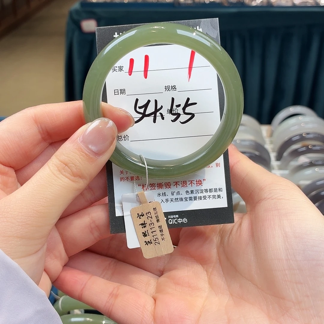 和田玉未镶嵌手镯