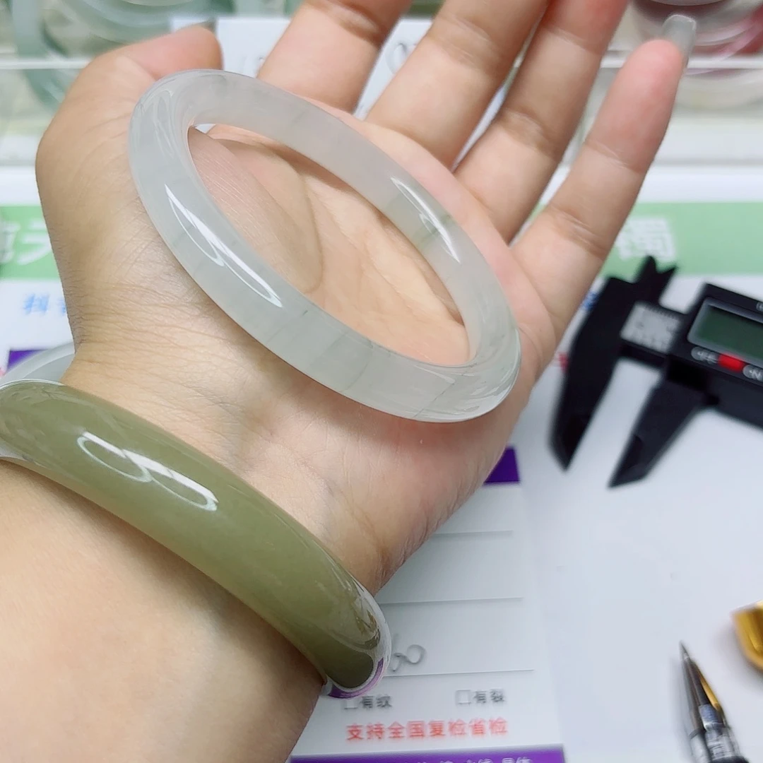 未镶嵌手镯石英质玉36/6059