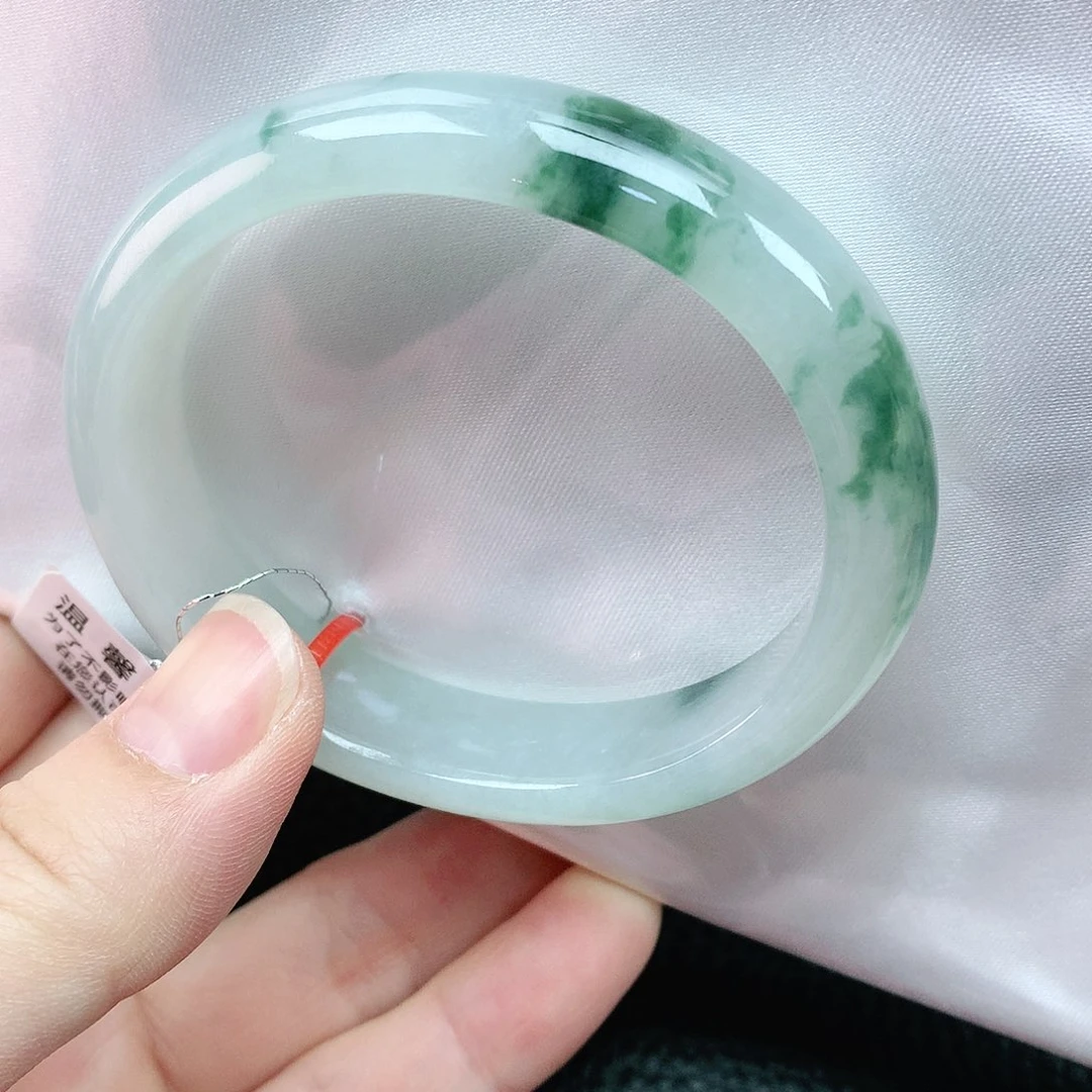 翡翠手镯未镶嵌55贵