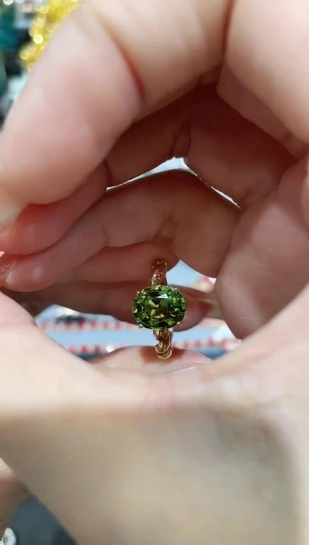 18K金镶嵌碧玺戒指