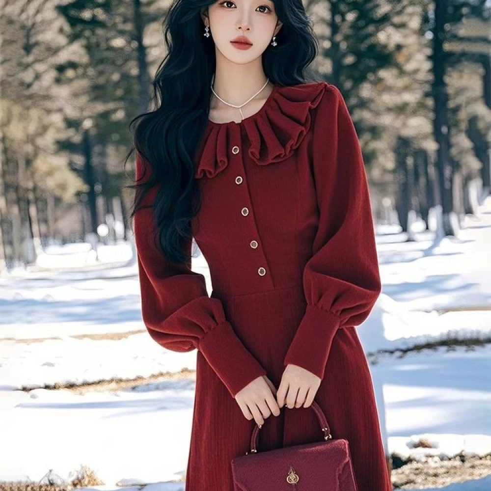 酒红色荷叶领灯笼袖灯芯绒连衣裙名媛高级感穿搭漂亮独特新年裙子