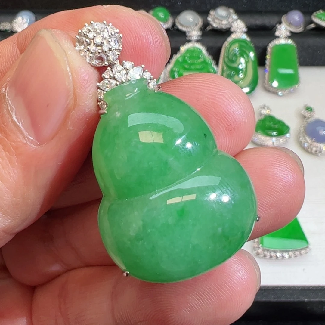 翡翠吊坠(不含链)18K金镶嵌