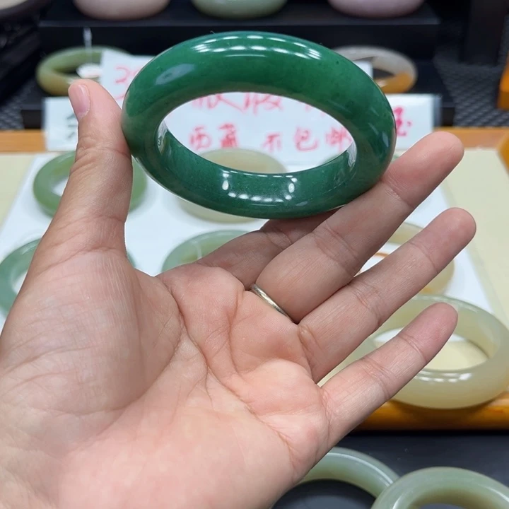 未镶嵌手镯石英质玉仰**空