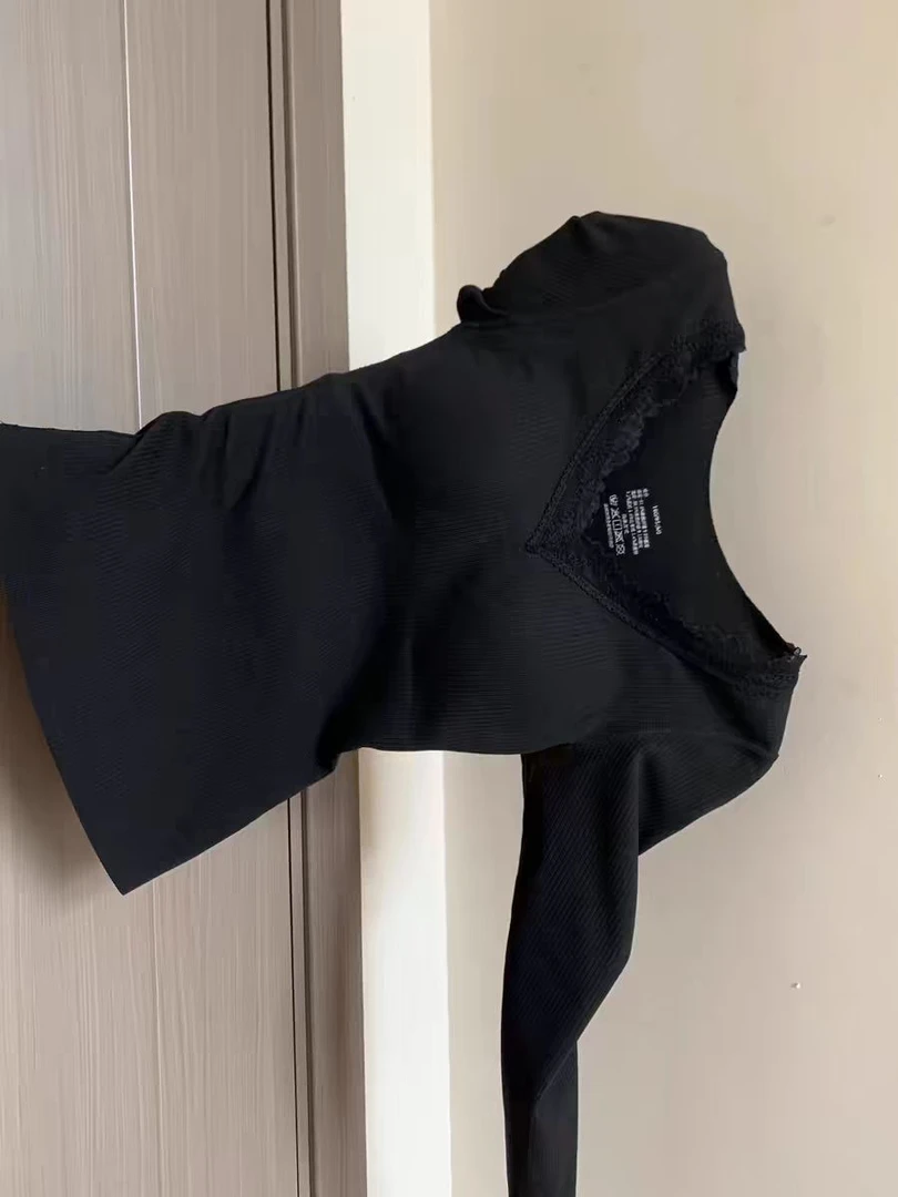 白色蕾丝边V领打底衫女内搭秋冬加绒带胸垫保暖软糯修身长袖上衣