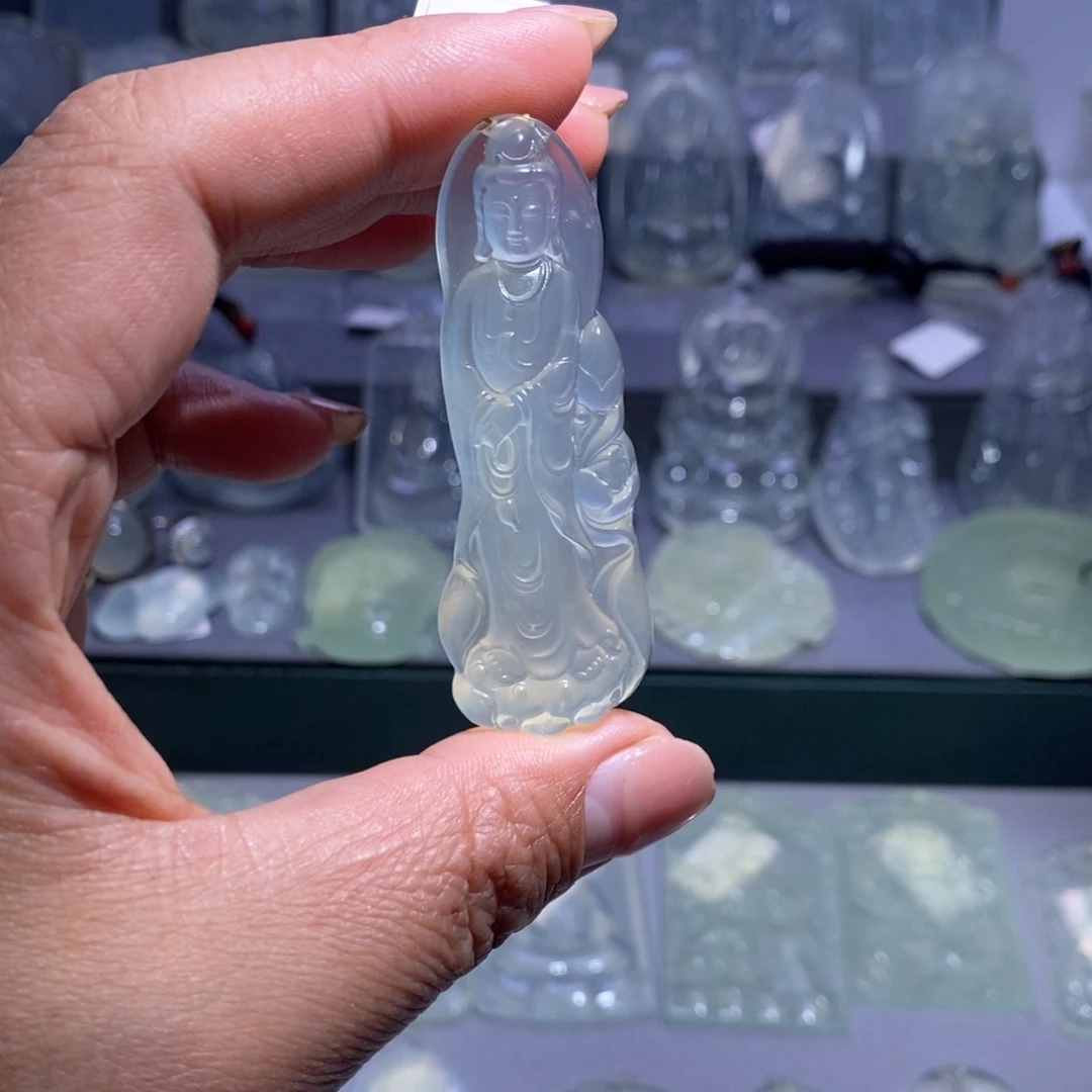 岫玉未镶嵌颈饰南海观音