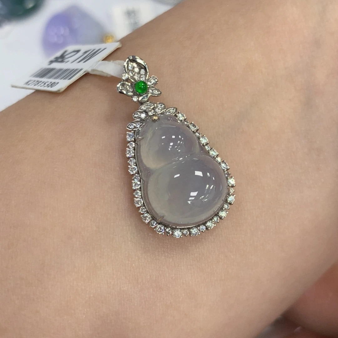 颈饰18K金镶嵌翡翠