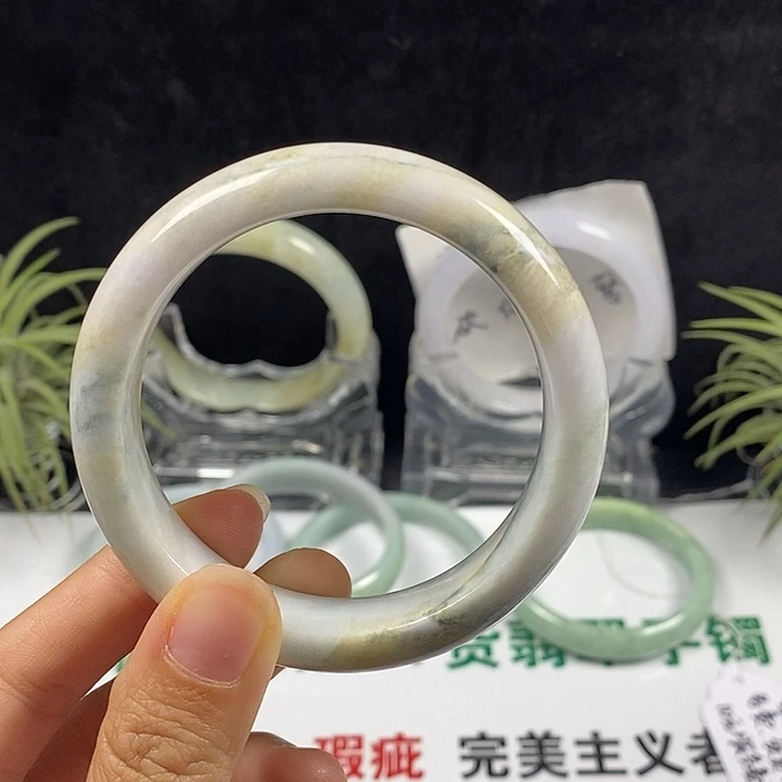 翡翠未镶嵌手镯22号。55.8圈