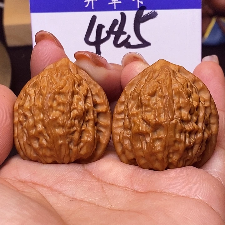 吊坠桃核金牛36无刀痕s