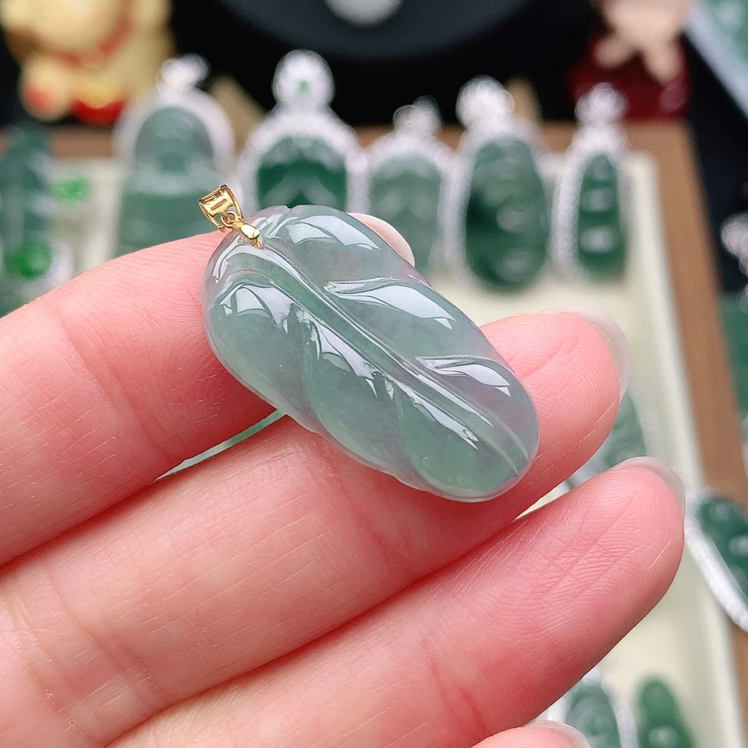 翡翠18K金镶嵌颈饰吊坠