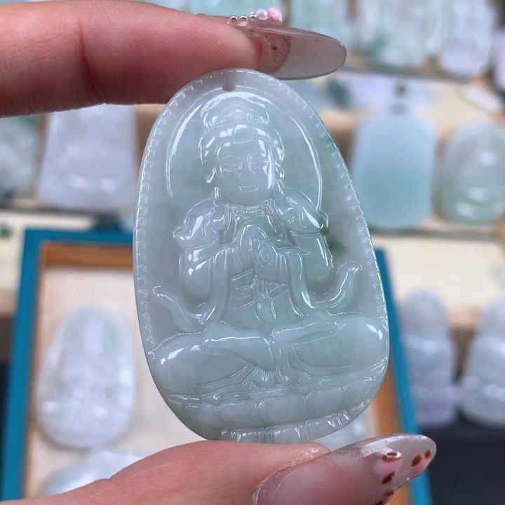 翡翠未镶嵌颈饰大日如来吊坠