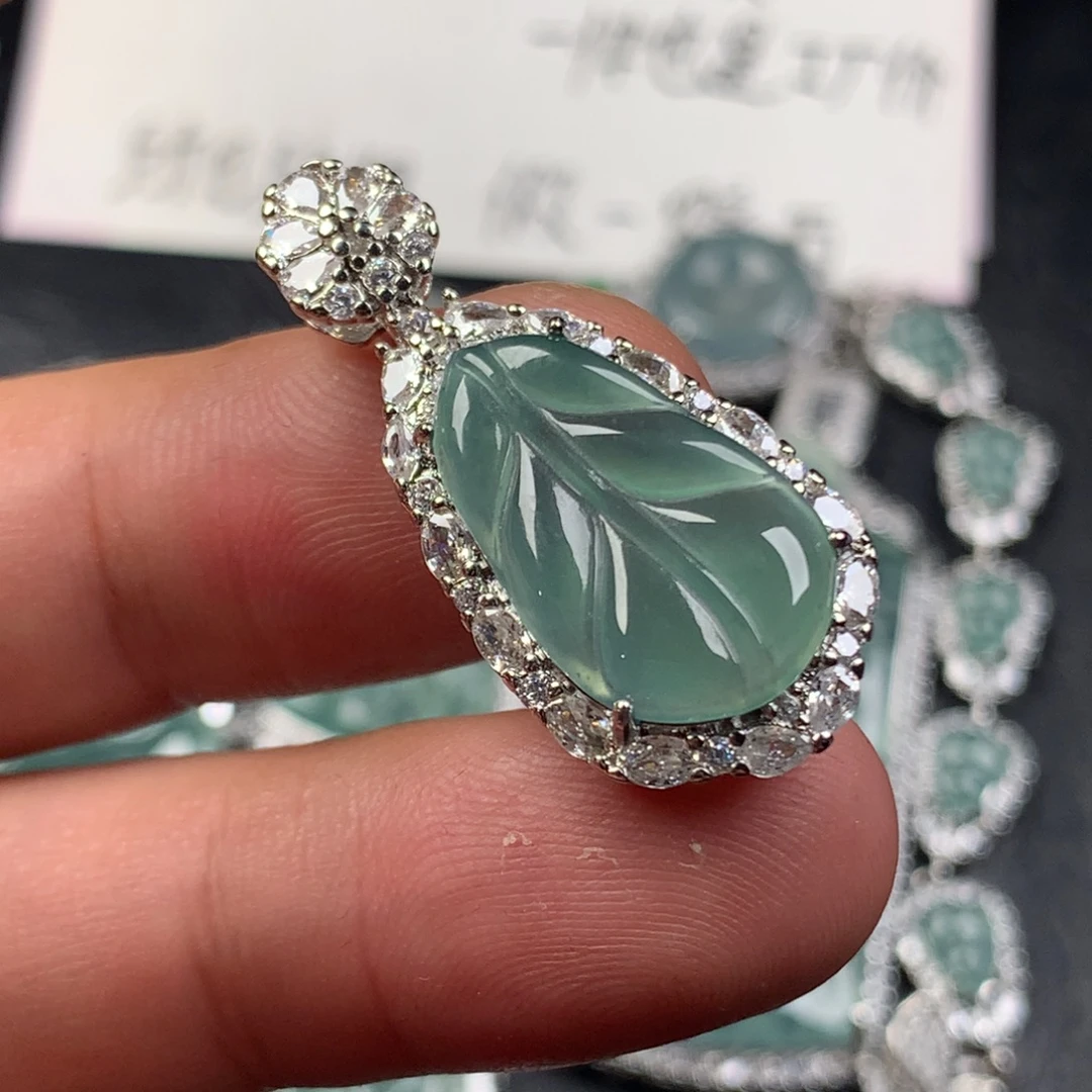 颈饰未镶嵌翡翠芭蕉叶