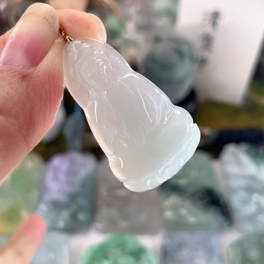 翡翠未镶嵌颈饰观音