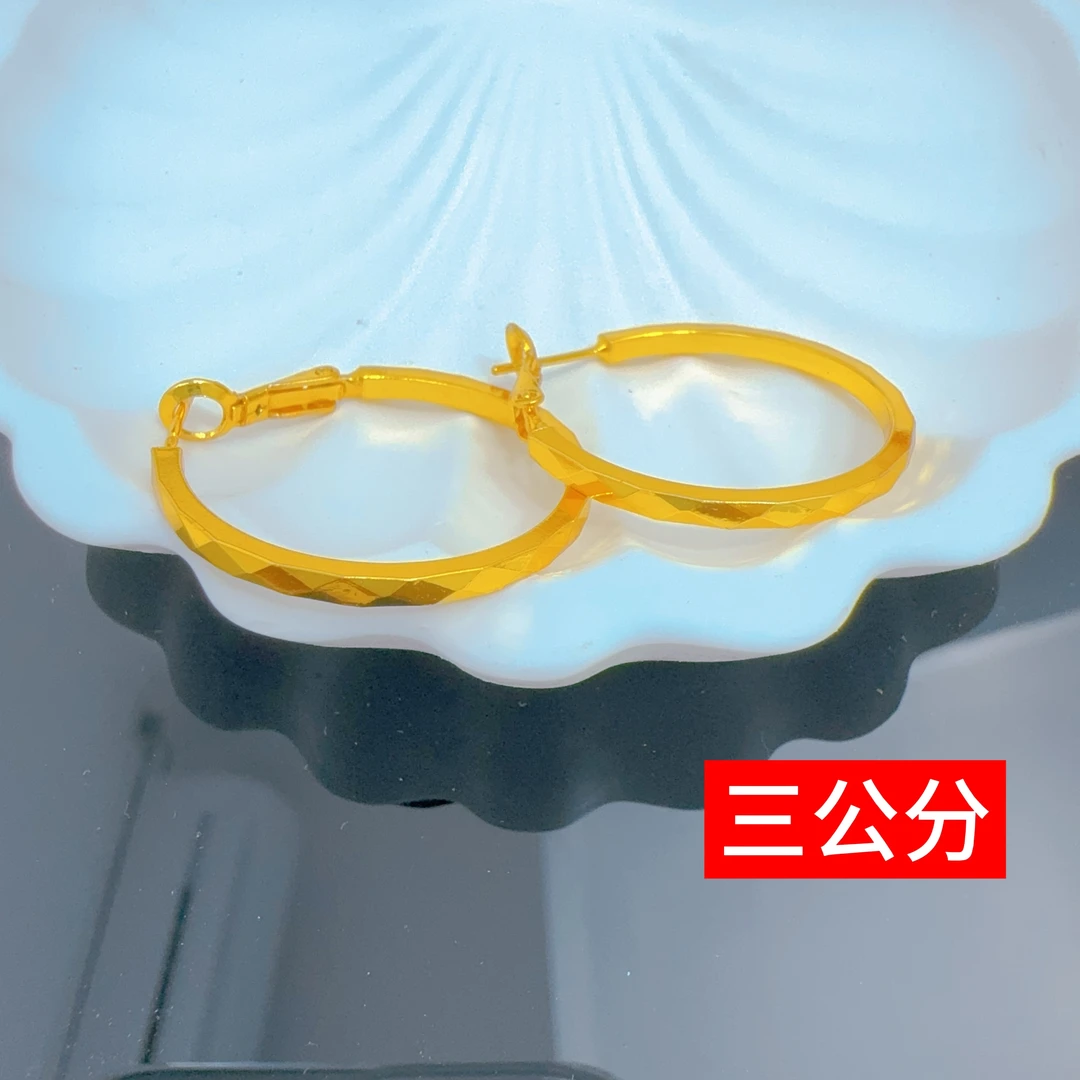 铜合金耳饰 颜色很正的金色菱格面弹力扣时尚百搭耳环（三公分）