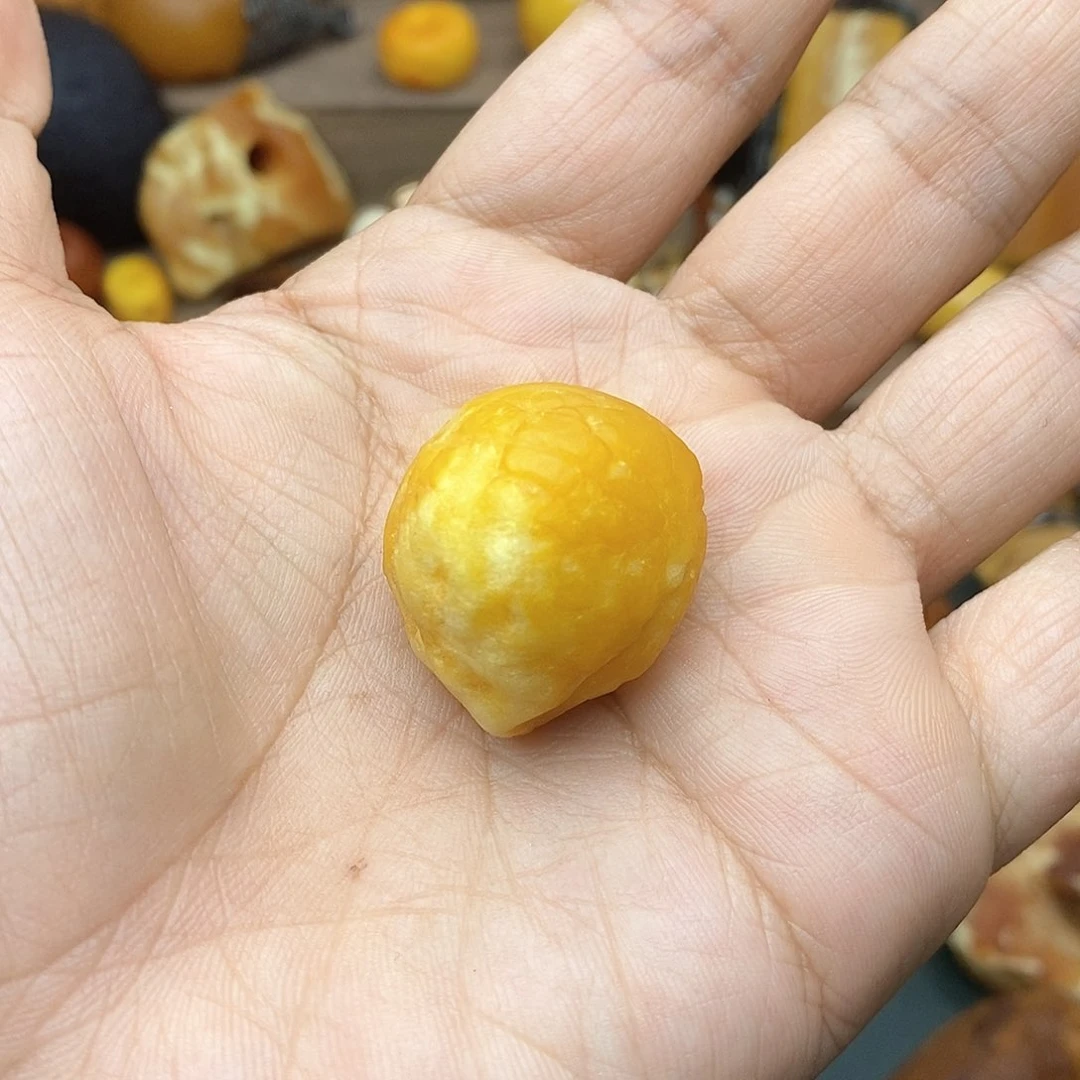 琥珀颈饰未镶嵌G****零海飘脑纹琥珀原石8.99克