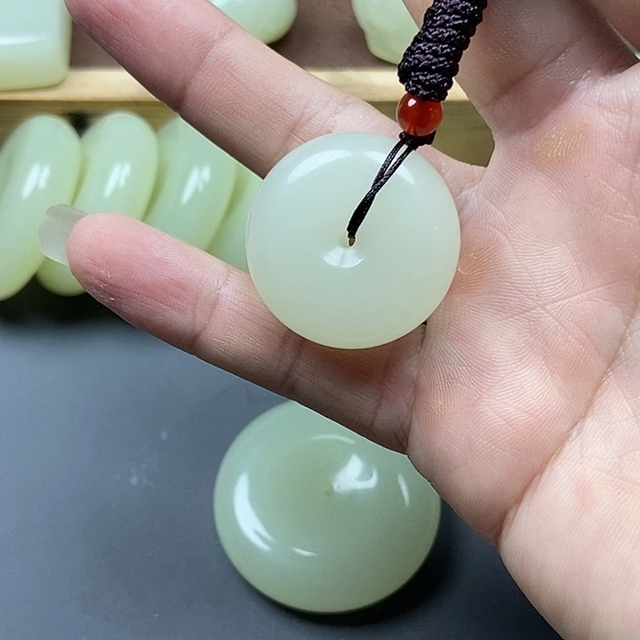 和田玉（糖玉）未镶嵌颈饰