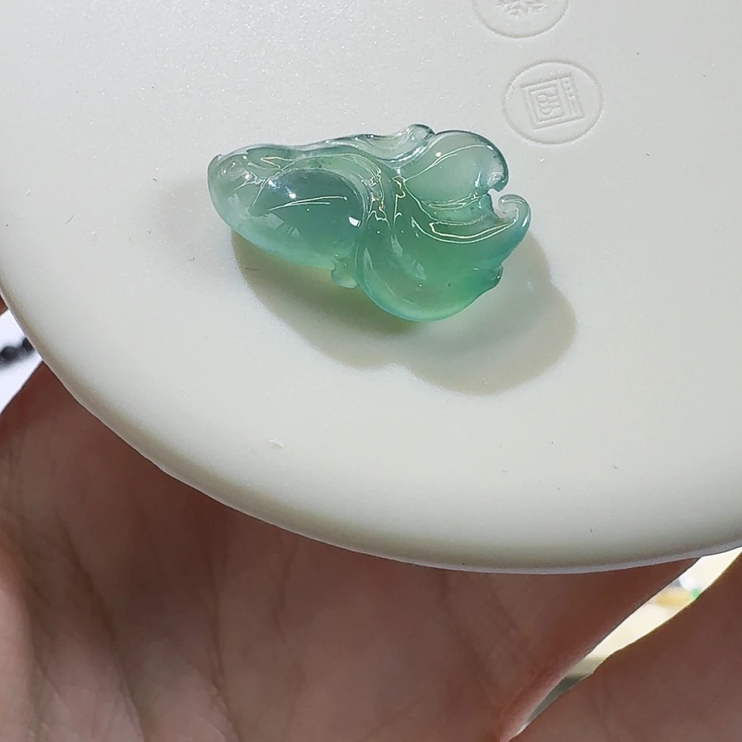 翡翠颈饰未镶嵌金鱼