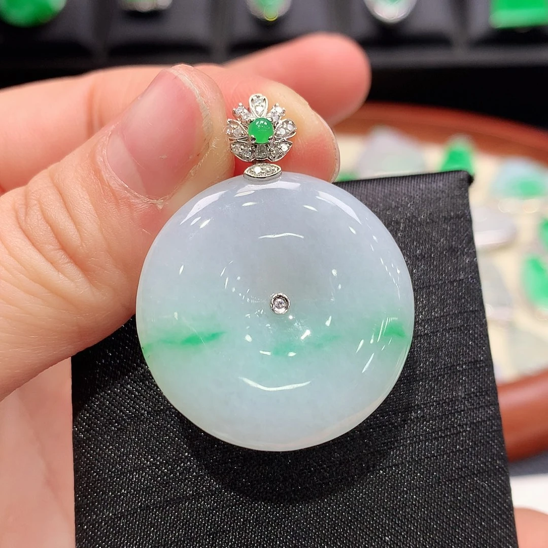 翡翠颈饰18K金镶嵌平安扣