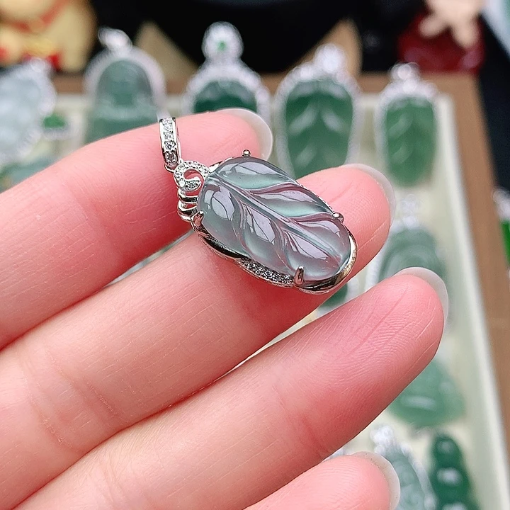 颈饰银S925镶嵌翡翠吊坠