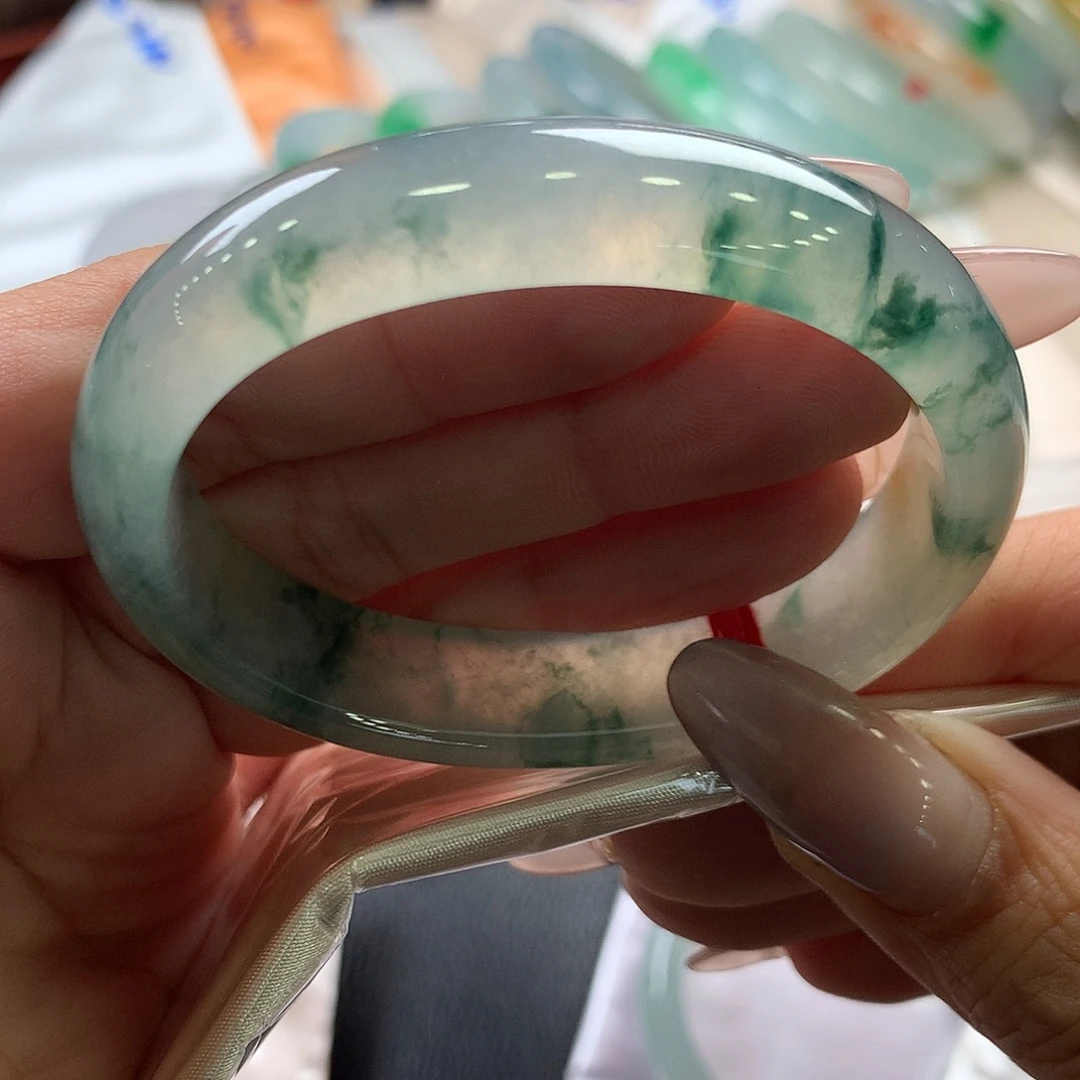 翡翠未镶嵌手镯53.9贵的