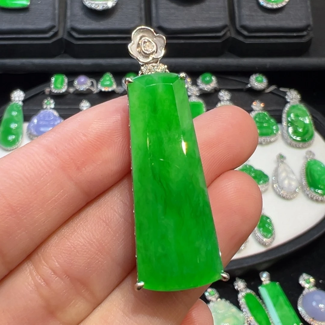 翡翠吊坠(不含链)18K金镶嵌