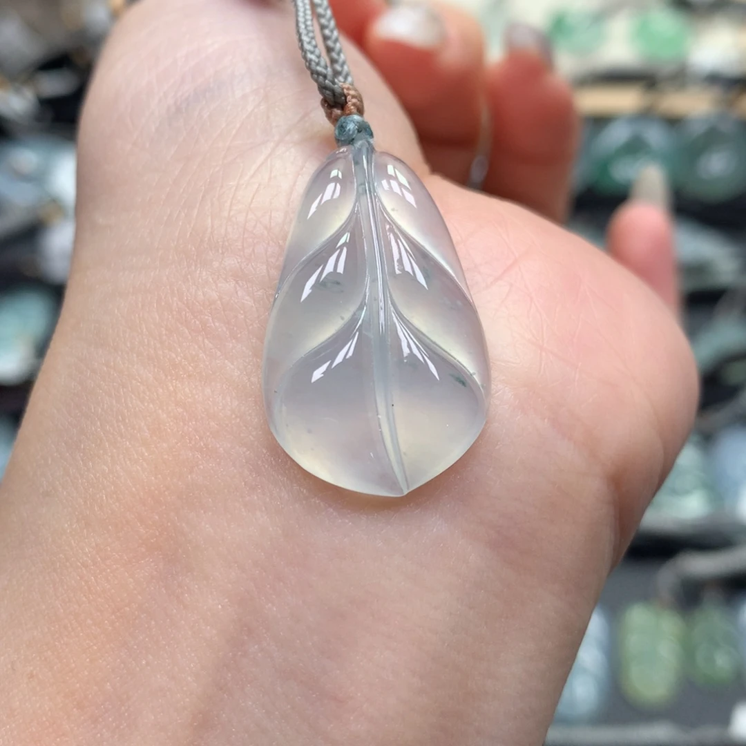 翡翠颈饰未镶嵌叶子