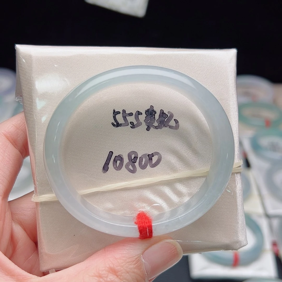 翡翠未镶嵌手镯（贵妃镯）