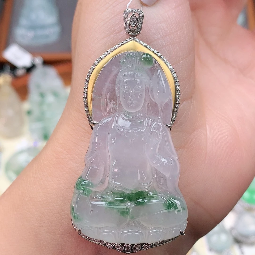 颈饰18K金镶嵌翡翠观音