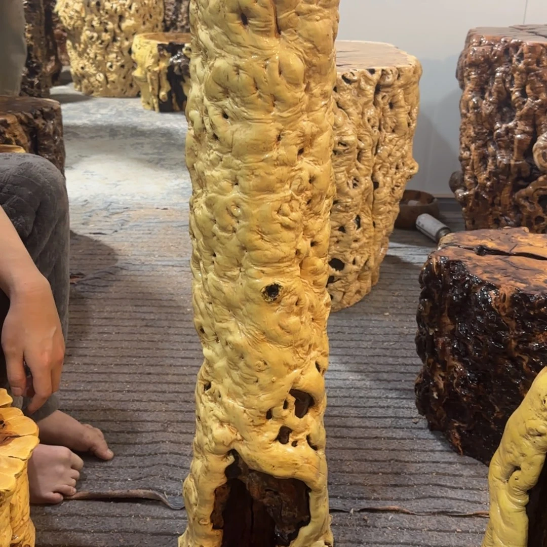 山***楂龙纹鸡心枣木手工艺品