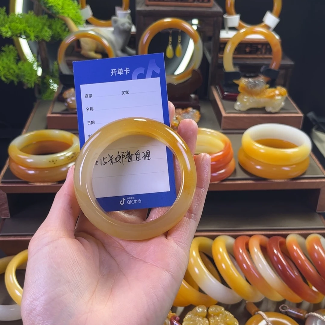 未镶嵌手镯石英质玉