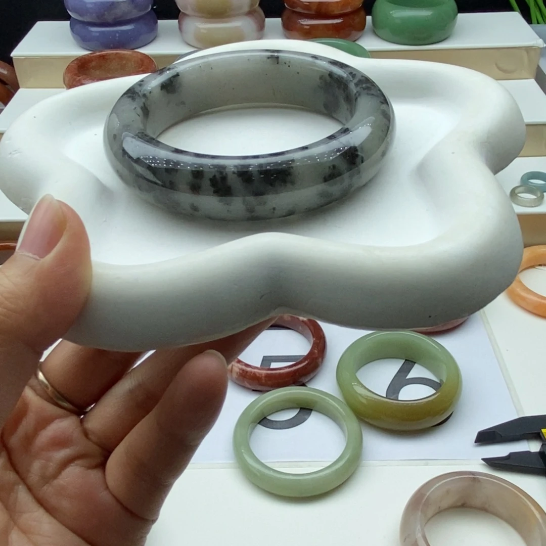 石英岩玉未镶嵌手镯