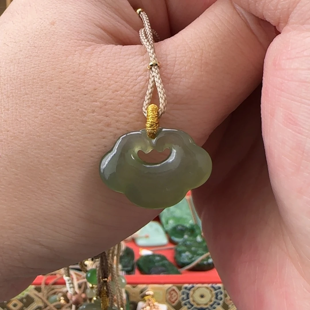 和田玉挂件未镶嵌锁